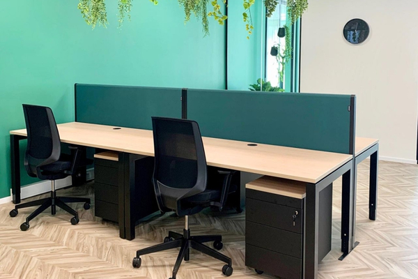 NOVU Scheidingwand in de kleur groenblauw teal.